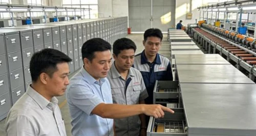Thai Clients Visit Our Factory, Praise Steel Office Furniture Quality